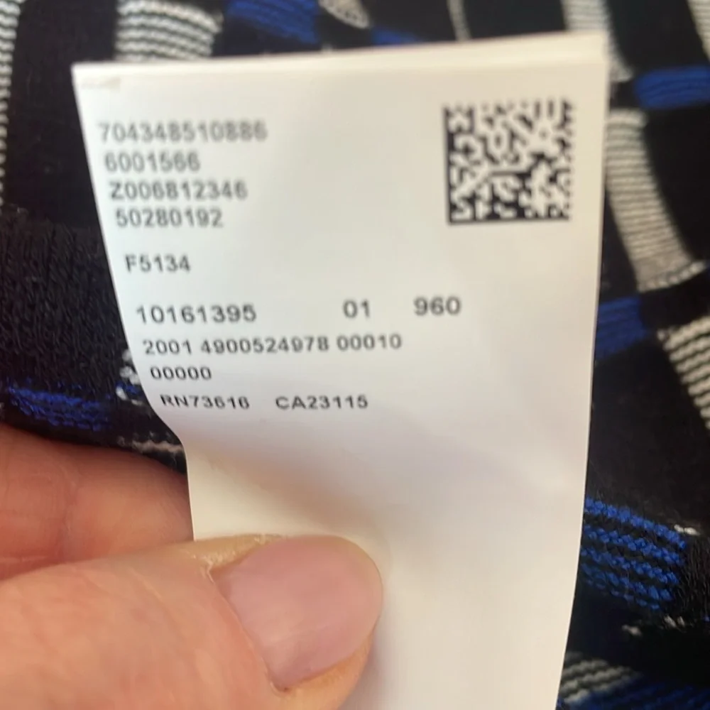 Hugo Boss Viscose sweater Large (made in Italy so fits more an American Medium) - Picture 4 of 5